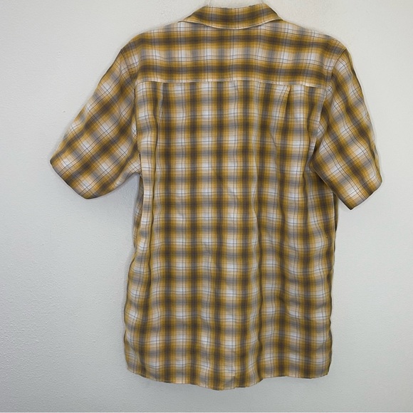The North Face Button Up Plaid Short Sleeve Outdoor Shirt - Picture 2 of 4